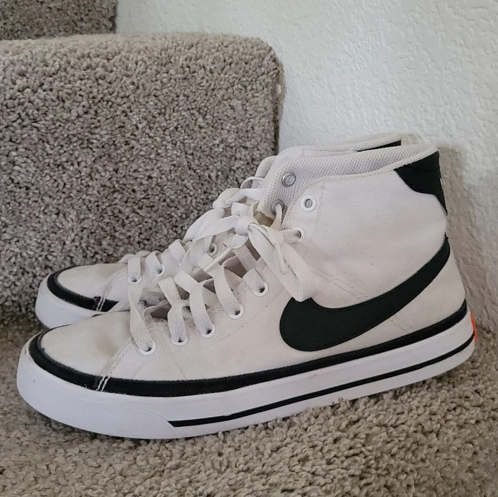 Nike Mens  Court Legacy Canvas Mid white and black sneakers. Size 8